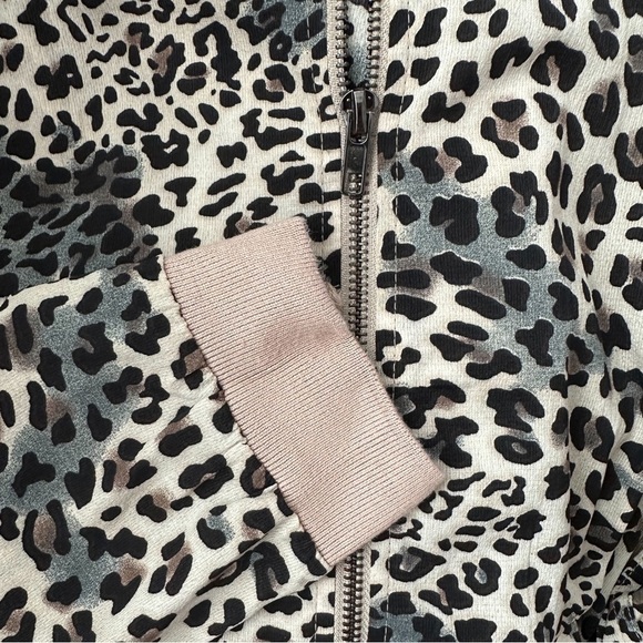 Shoreline Sugars Lightweight Leopard Print Bomber Jacket - Women’s Size Small - Picture 3 of 3